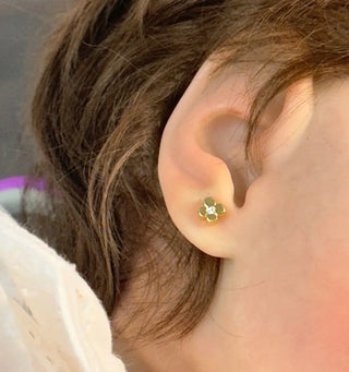 18K Solid Yellow Gold Clover Zirconia Screwback Earrings in baby ear