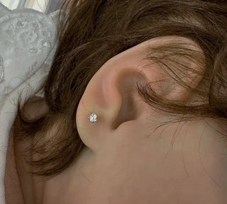 18K White Gold Diamond 0.10 twt Stud Screwback Earrings