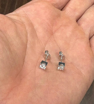 18k Solid White Gold 0.50 Ct Twt. Diamond Studs Earrings